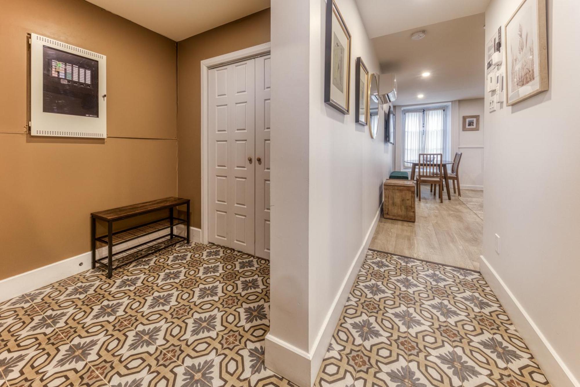North House - Elegant 1 Bedroom Aparthotel Quebec City